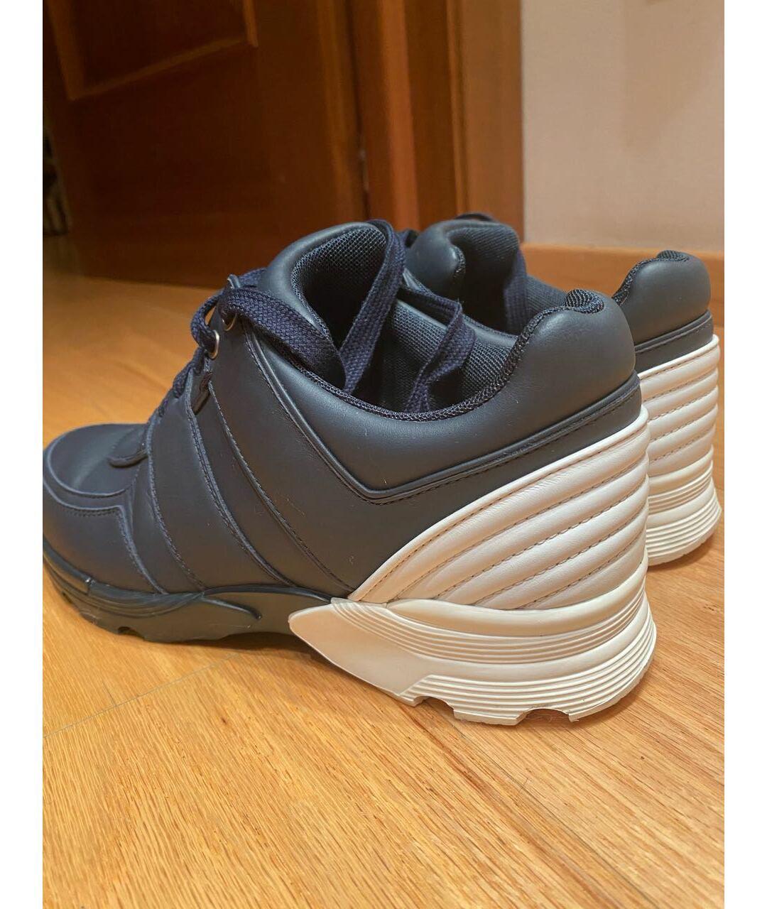 CHANEL PRE-OWNED Темно-синие кожаные кроссовки, фото 5