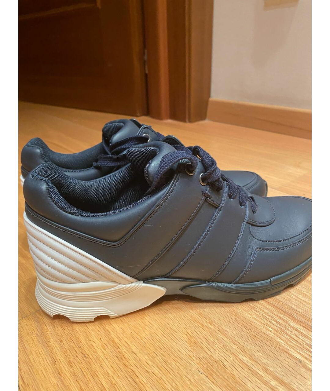 CHANEL PRE-OWNED Темно-синие кожаные кроссовки, фото 3