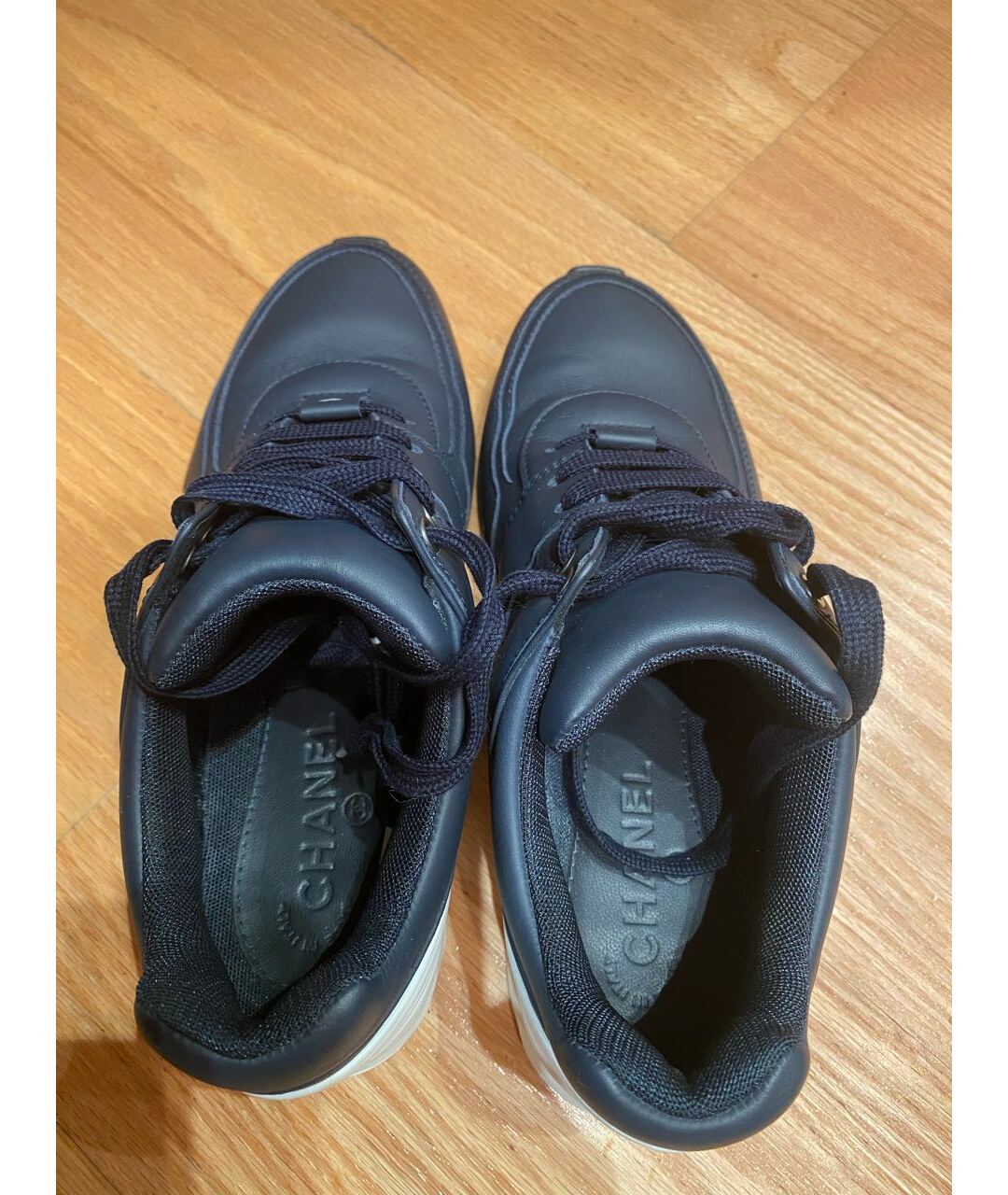 CHANEL PRE-OWNED Темно-синие кожаные кроссовки, фото 6