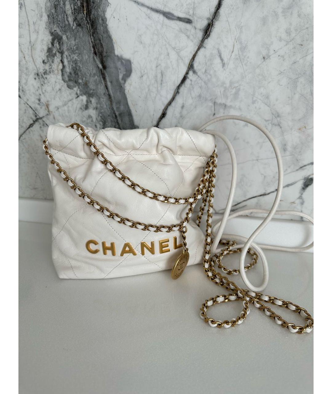 CHANEL Белая сумка через плечо из лакированной кожи, фото 7