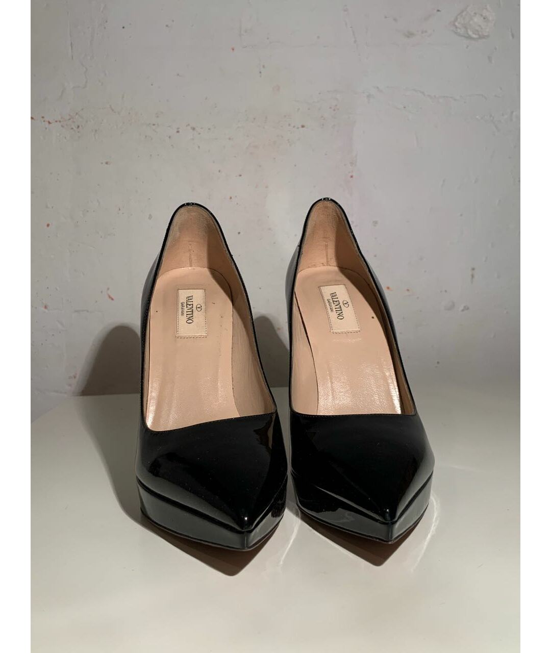 VALENTINO GARAVANI Черные туфли из лакированной кожи, фото 4