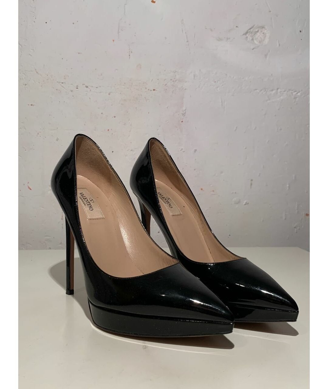VALENTINO GARAVANI Черные туфли из лакированной кожи, фото 2
