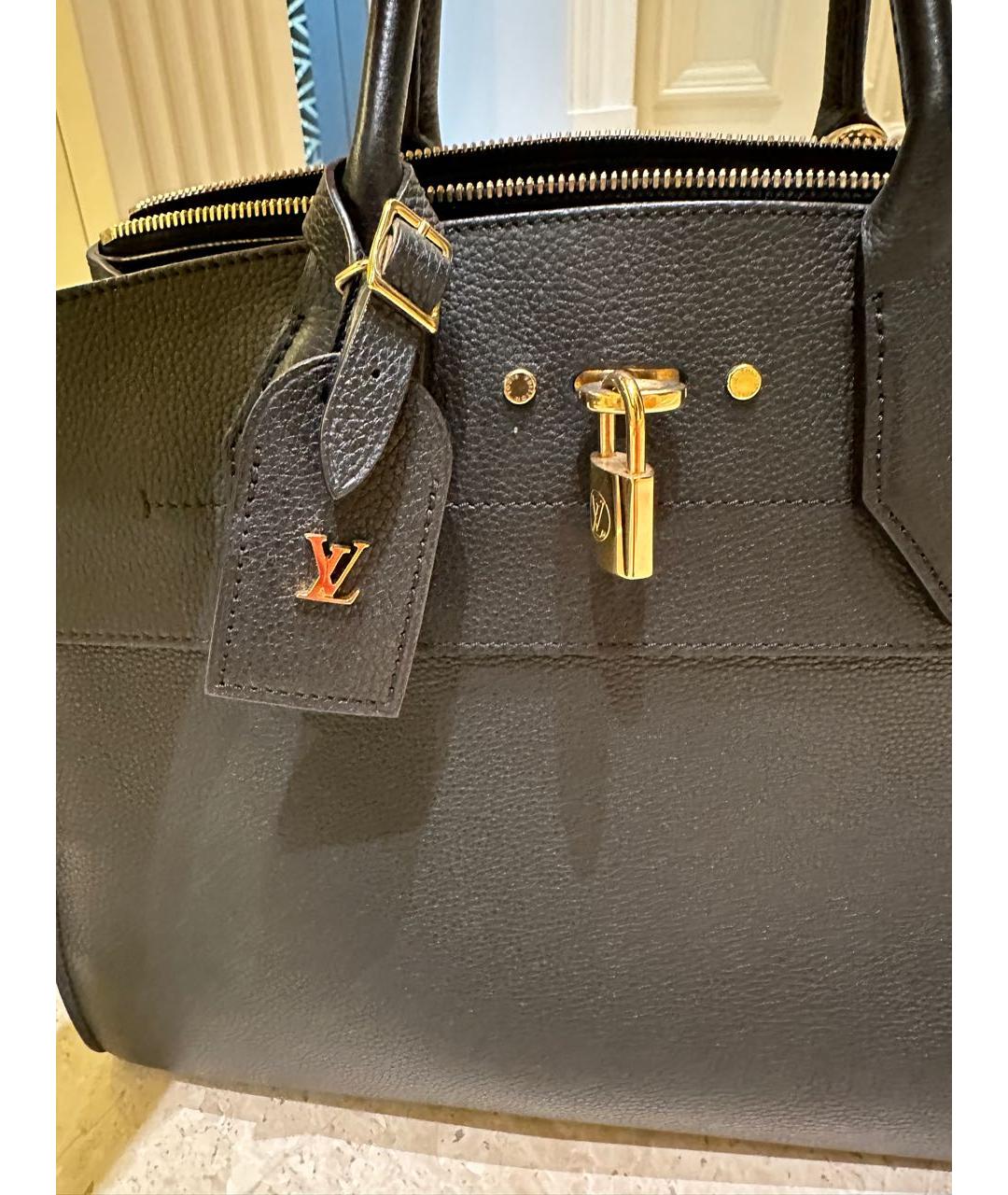 LOUIS VUITTON Черная кожаная сумка с короткими ручками, фото 2