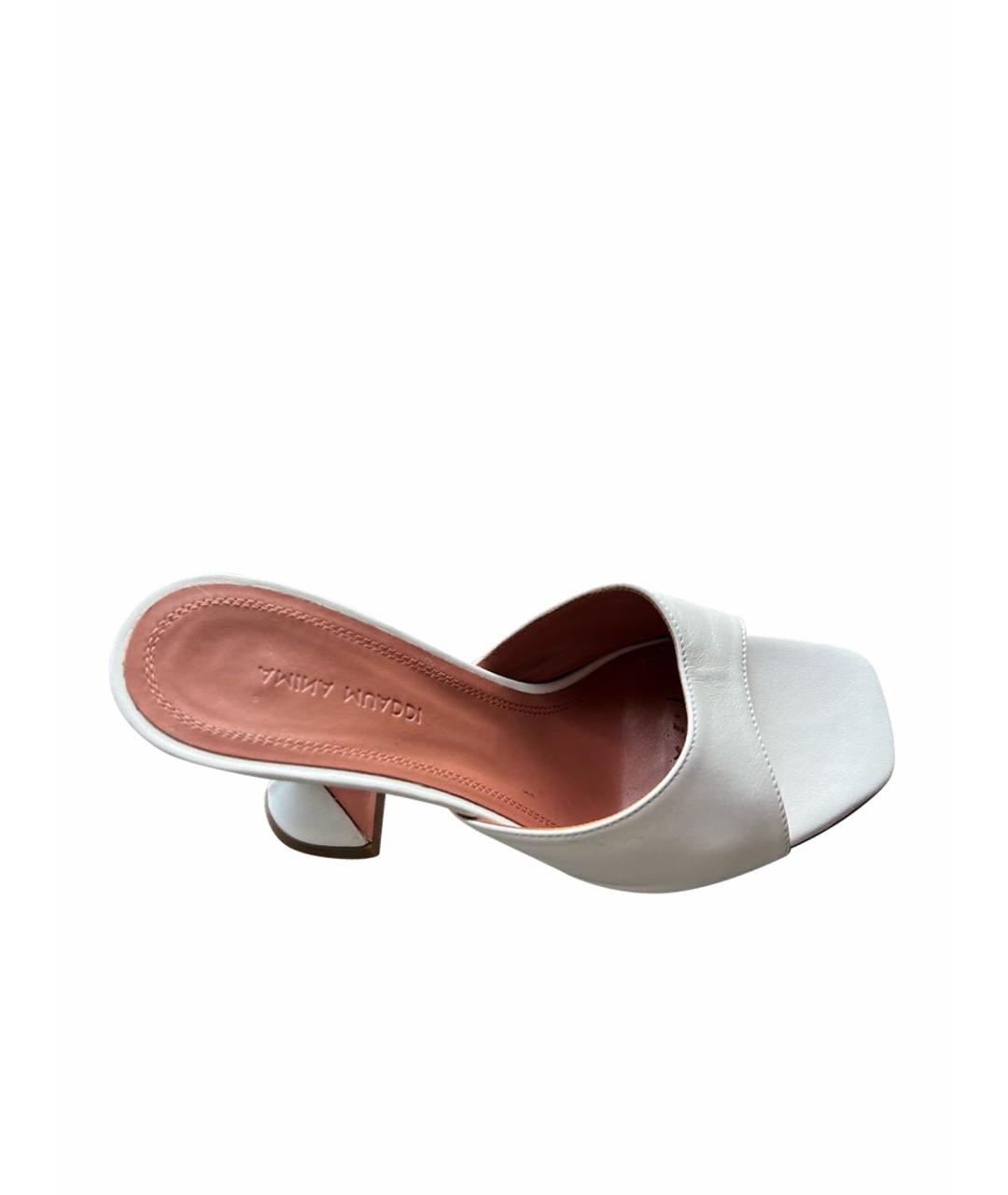 Amina Muaddi Белые кожаные свадебные туфли на среднем каблуке, фото 1