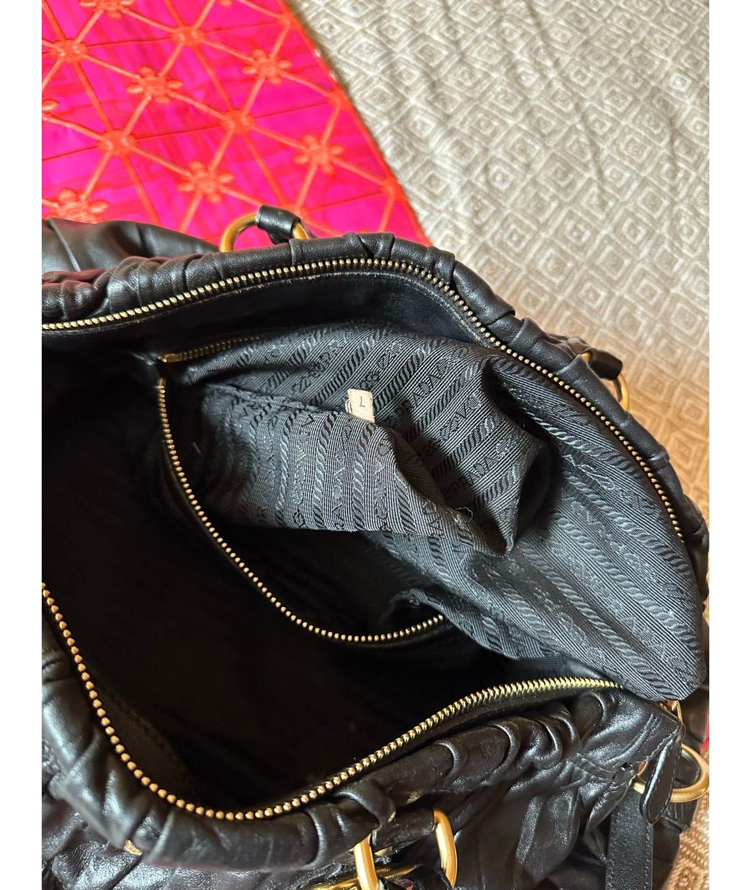 PRADA Черная кожаная сумка с короткими ручками, фото 6