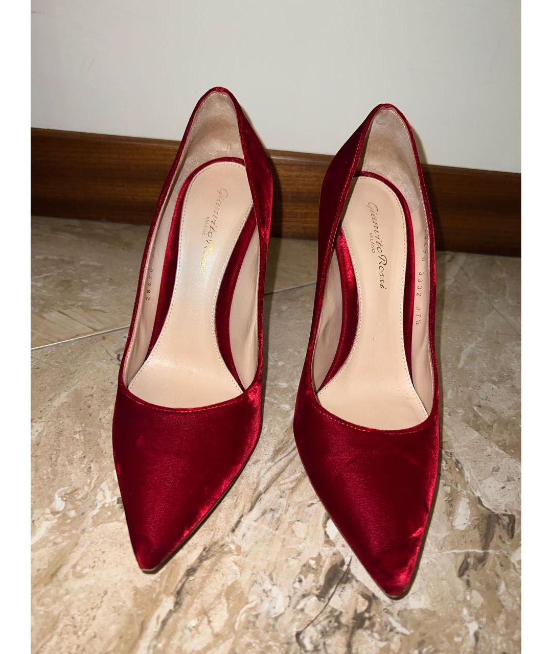 GIANVITO ROSSI Красные бархатные туфли, фото 2