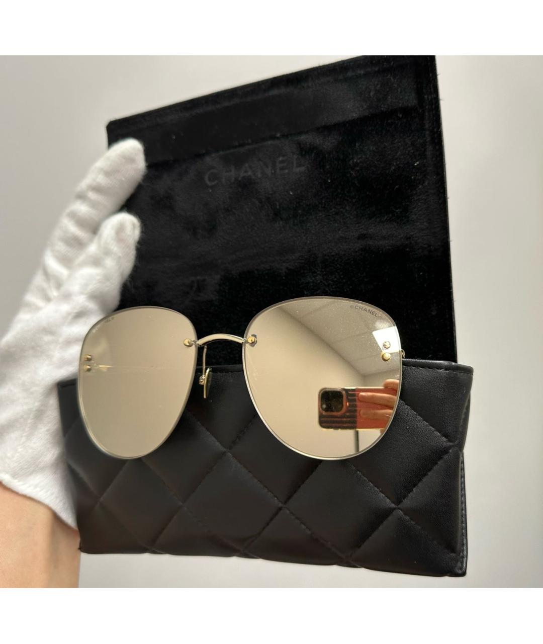 CHANEL Золотые металлические солнцезащитные очки для женщин