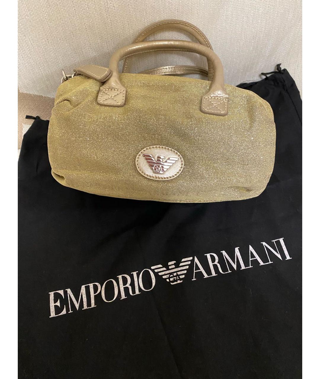 EMPORIO ARMANI Бежевая сумка через плечо из лакированной кожи, фото 2
