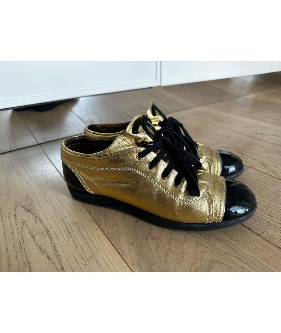 CHANEL PRE-OWNED Золотые кожаные кроссовки, фото 7