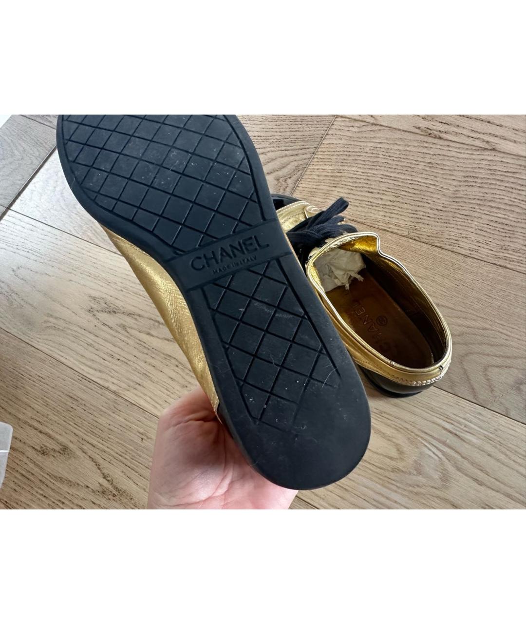 CHANEL Золотые кожаные кроссовки, фото 5