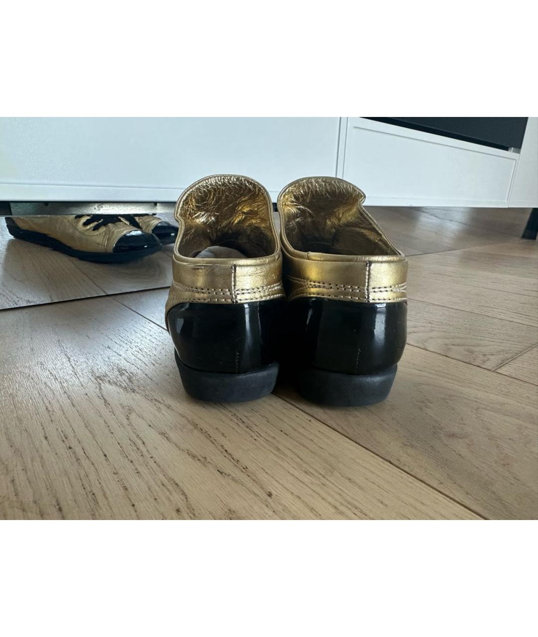 CHANEL PRE-OWNED Золотые кожаные кроссовки, фото 3