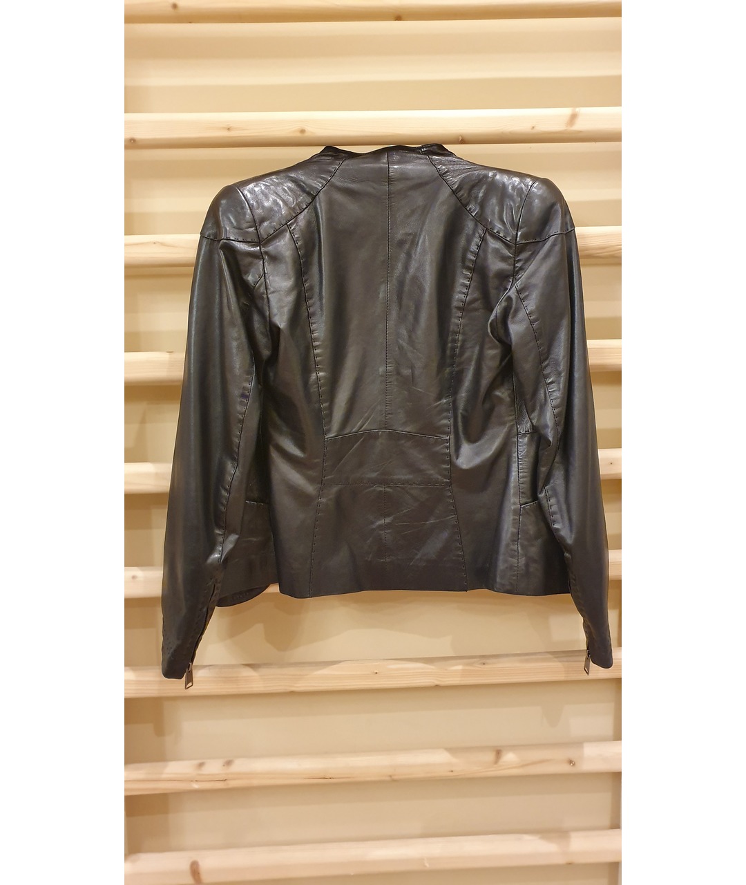 EMPORIO ARMANI Черная кожаная куртка, фото 2