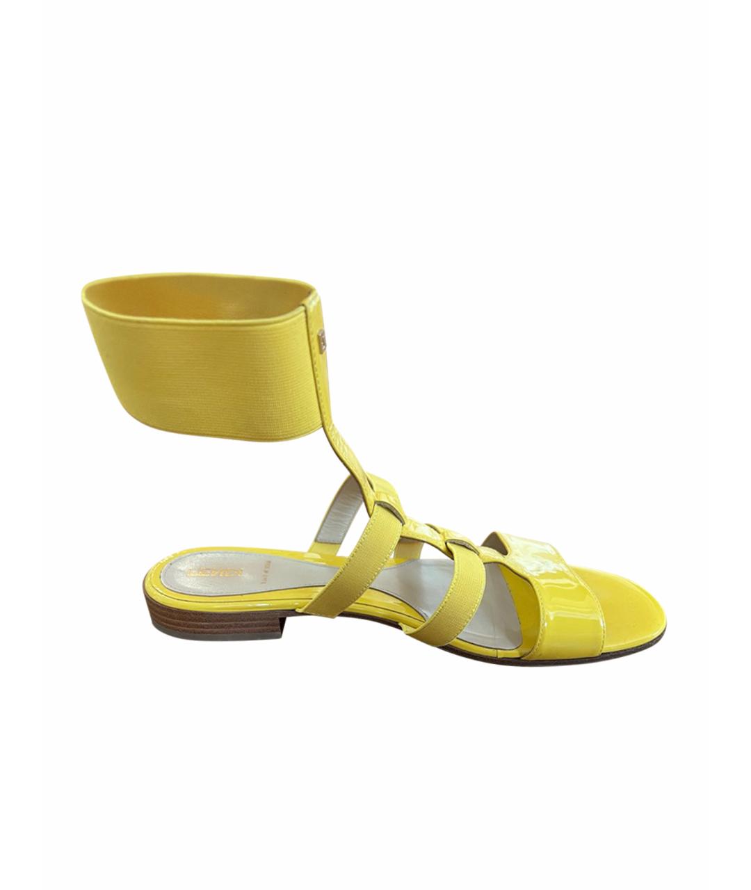 FENDI Желтые сандалии из лакированной кожи, фото 1