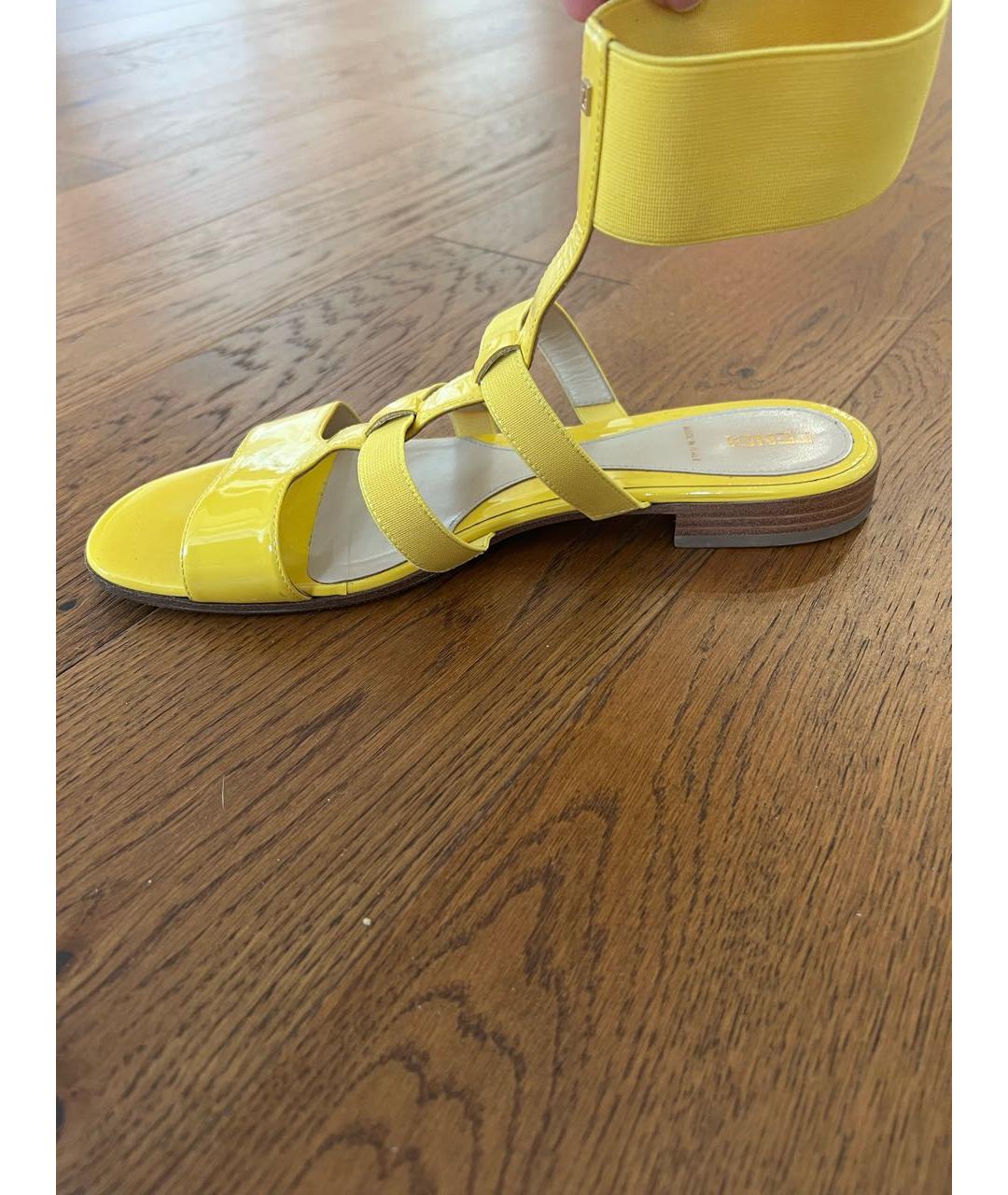 FENDI Желтые сандалии из лакированной кожи, фото 5