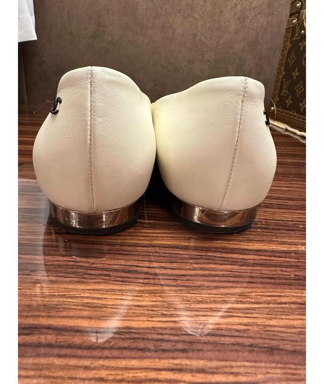 CHANEL Бежевые кожаные балетки, фото 3