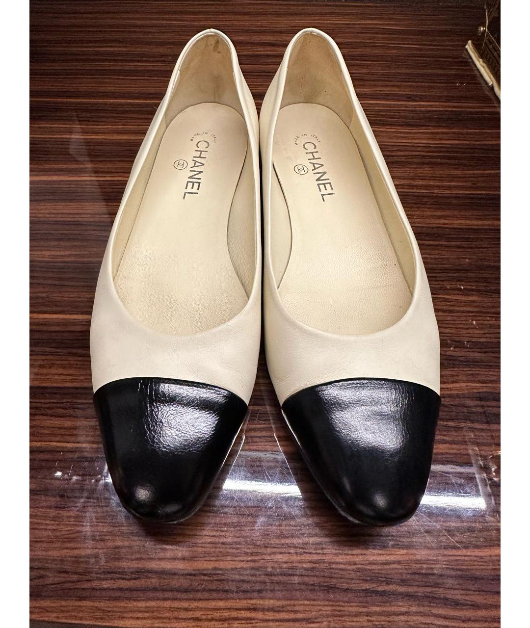 CHANEL Бежевые кожаные балетки, фото 2