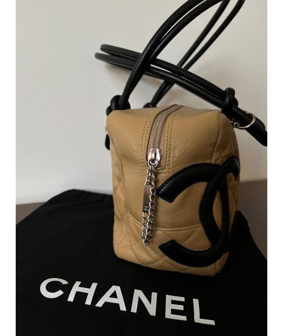 CHANEL PRE-OWNED Бежевая кожаная сумка с короткими ручками, фото 4