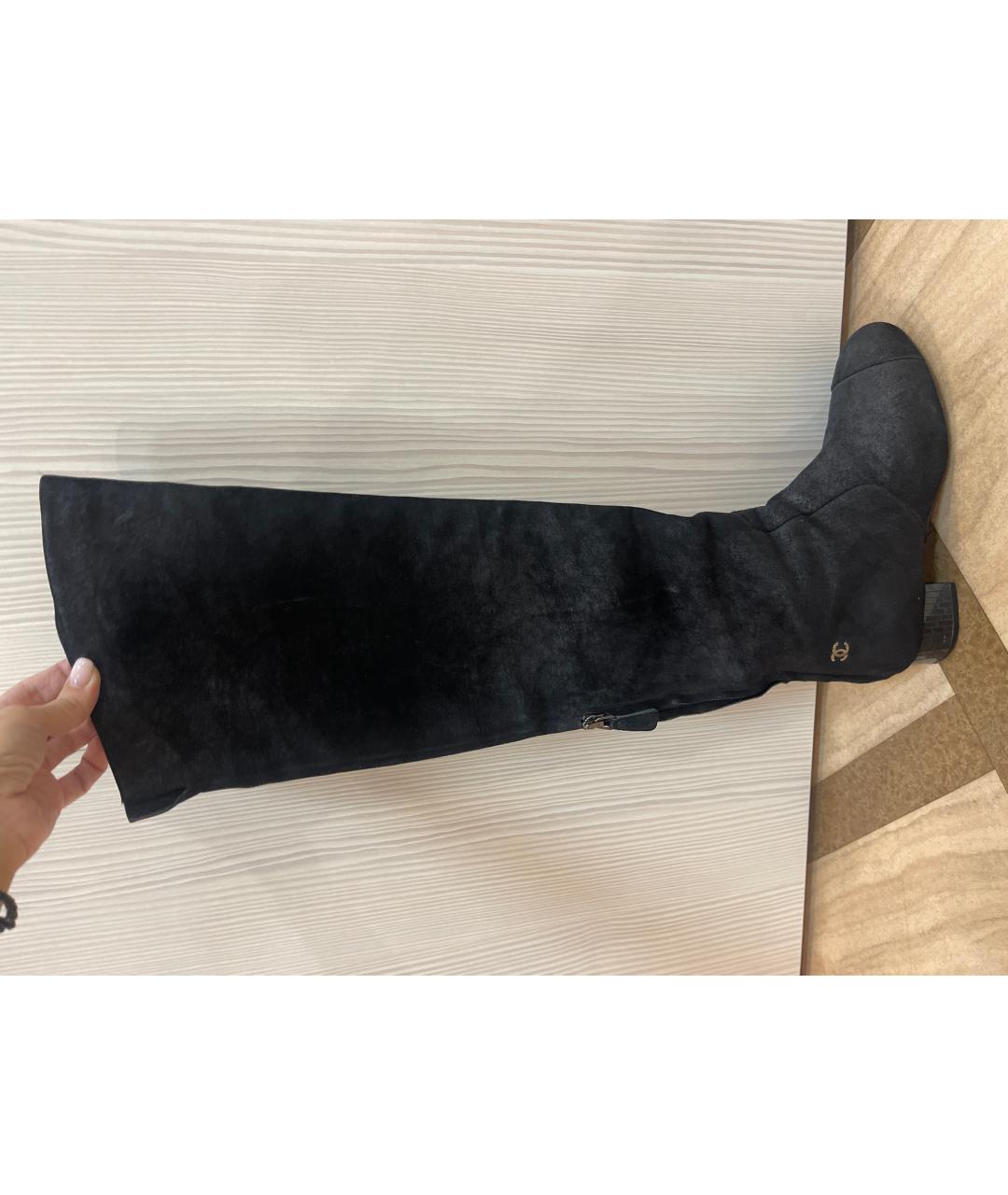 CHANEL PRE-OWNED Черные замшевые свадебные туфли на среднем каблуке, фото 4