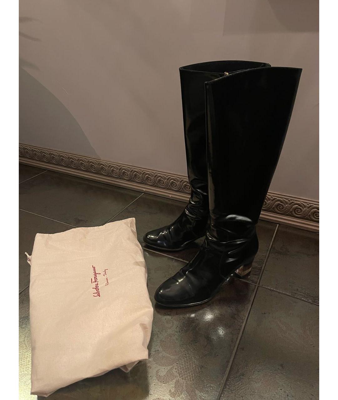 FERRAGAMO Черные сапоги из лакированной кожи, фото 2