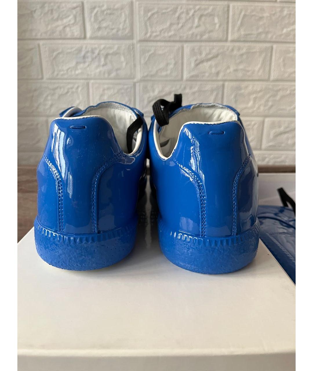 MAISON MARGIELA Синие низкие кроссовки / кеды из лакированной кожи, фото 4