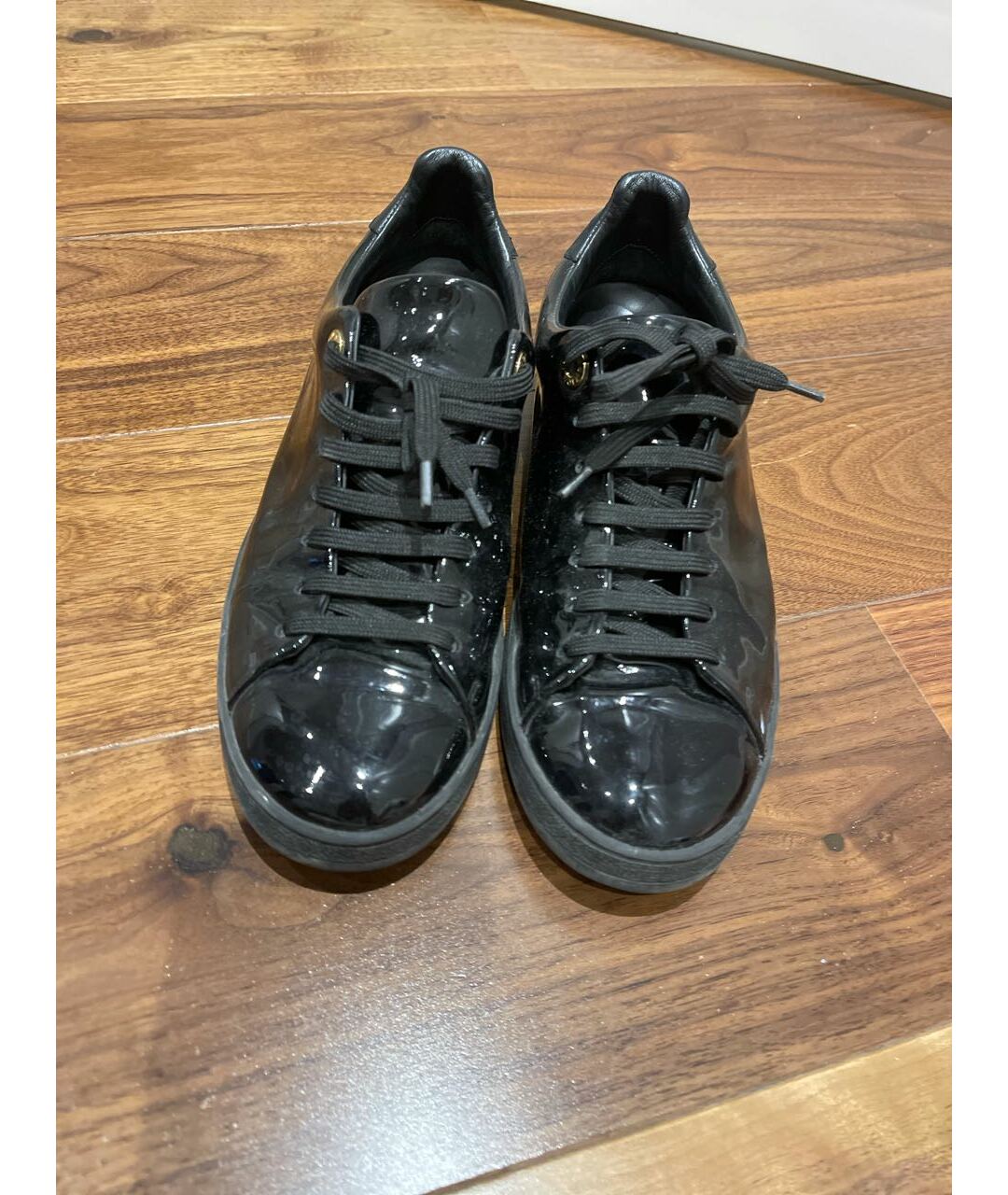 LOUIS VUITTON PRE-OWNED Черные кроссовки из лакированной кожи, фото 2