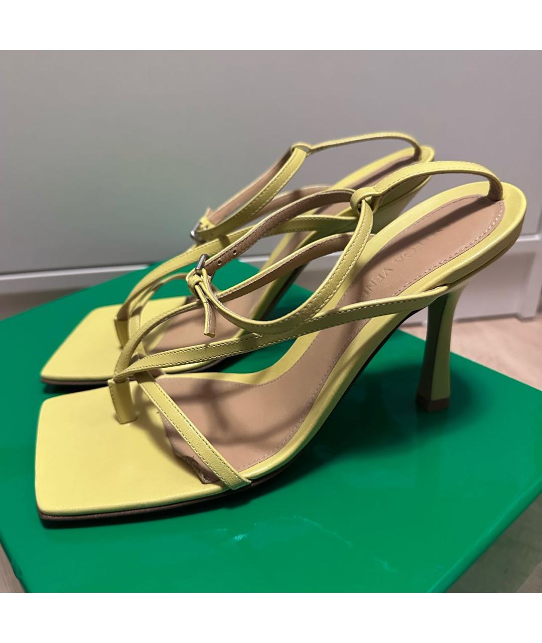 BOTTEGA VENETA Желтые кожаные босоножки, фото 6