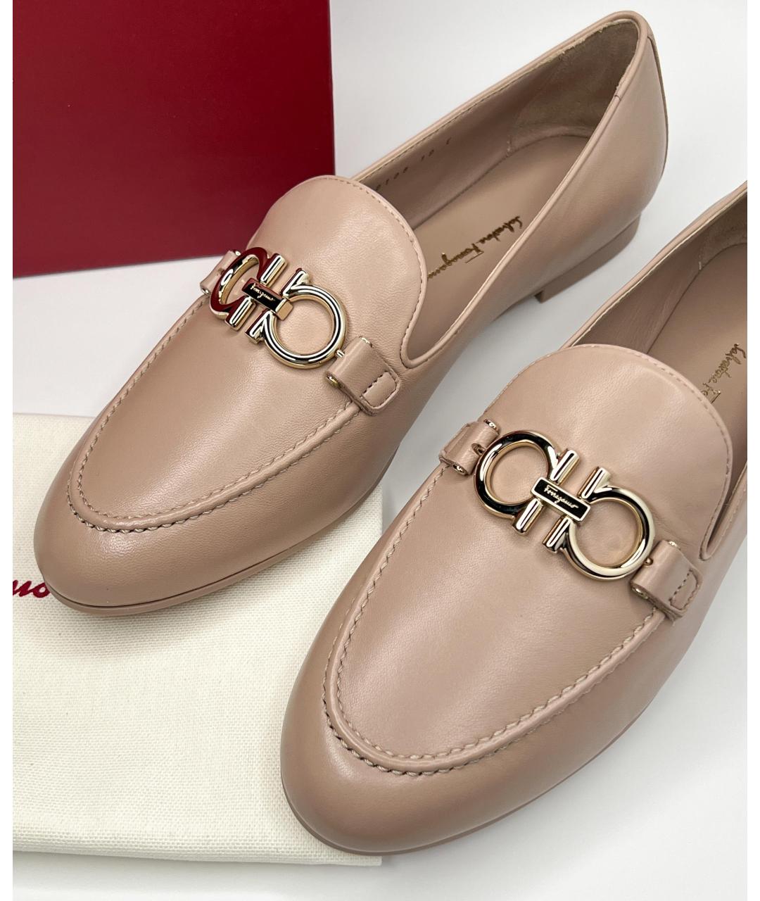 FERRAGAMO Бежевые кожаные лоферы, фото 2