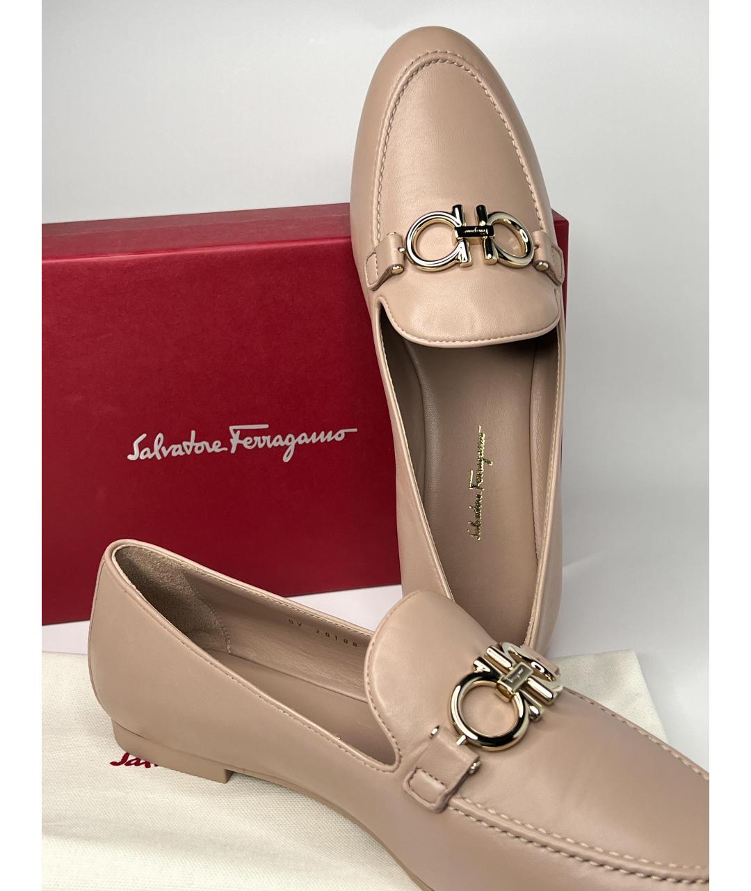 FERRAGAMO Бежевые кожаные лоферы, фото 3