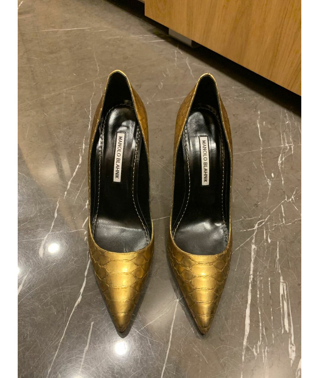 MANOLO BLAHNIK Золотые кожаные туфли, фото 9