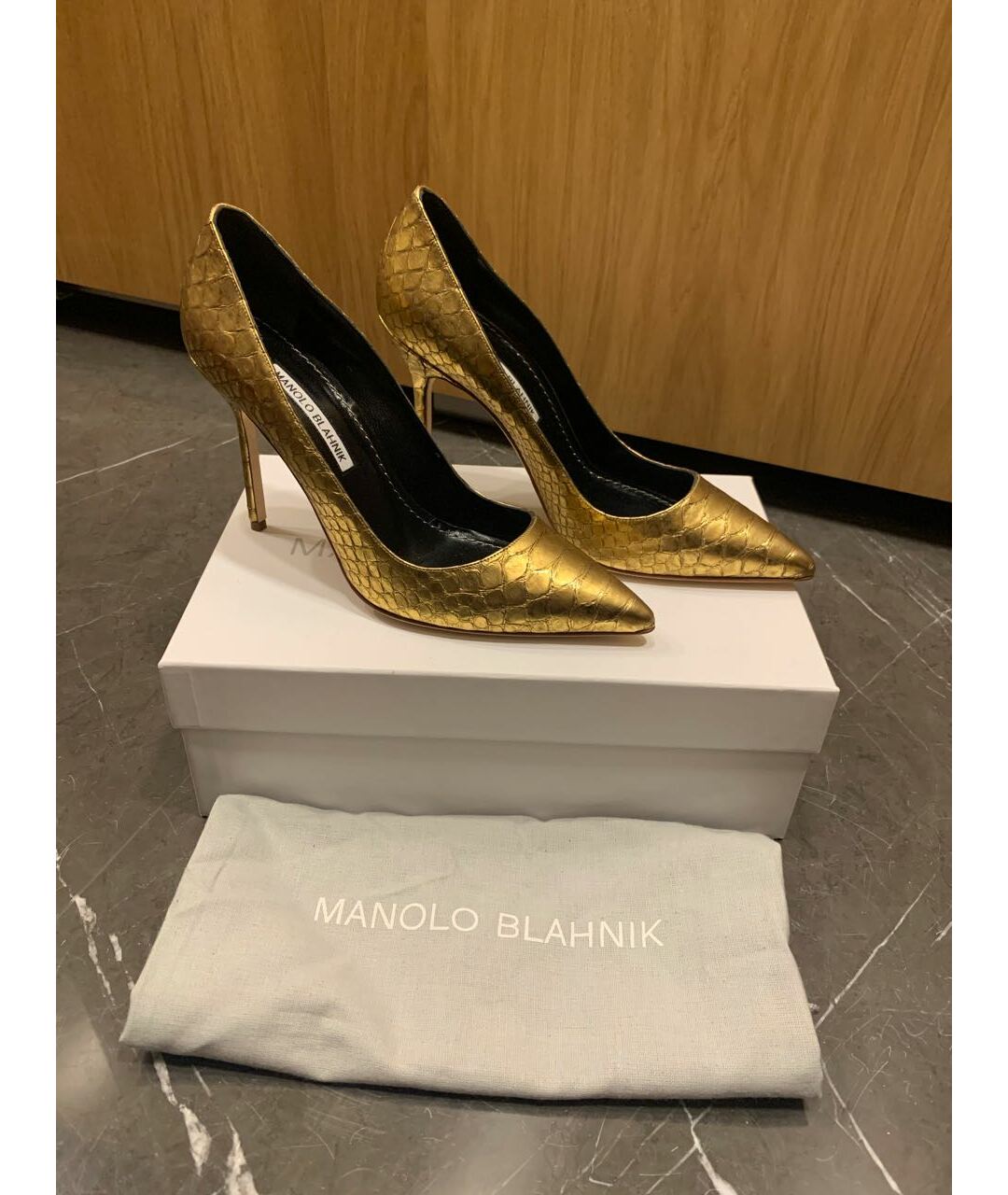 MANOLO BLAHNIK Золотые кожаные туфли, фото 6