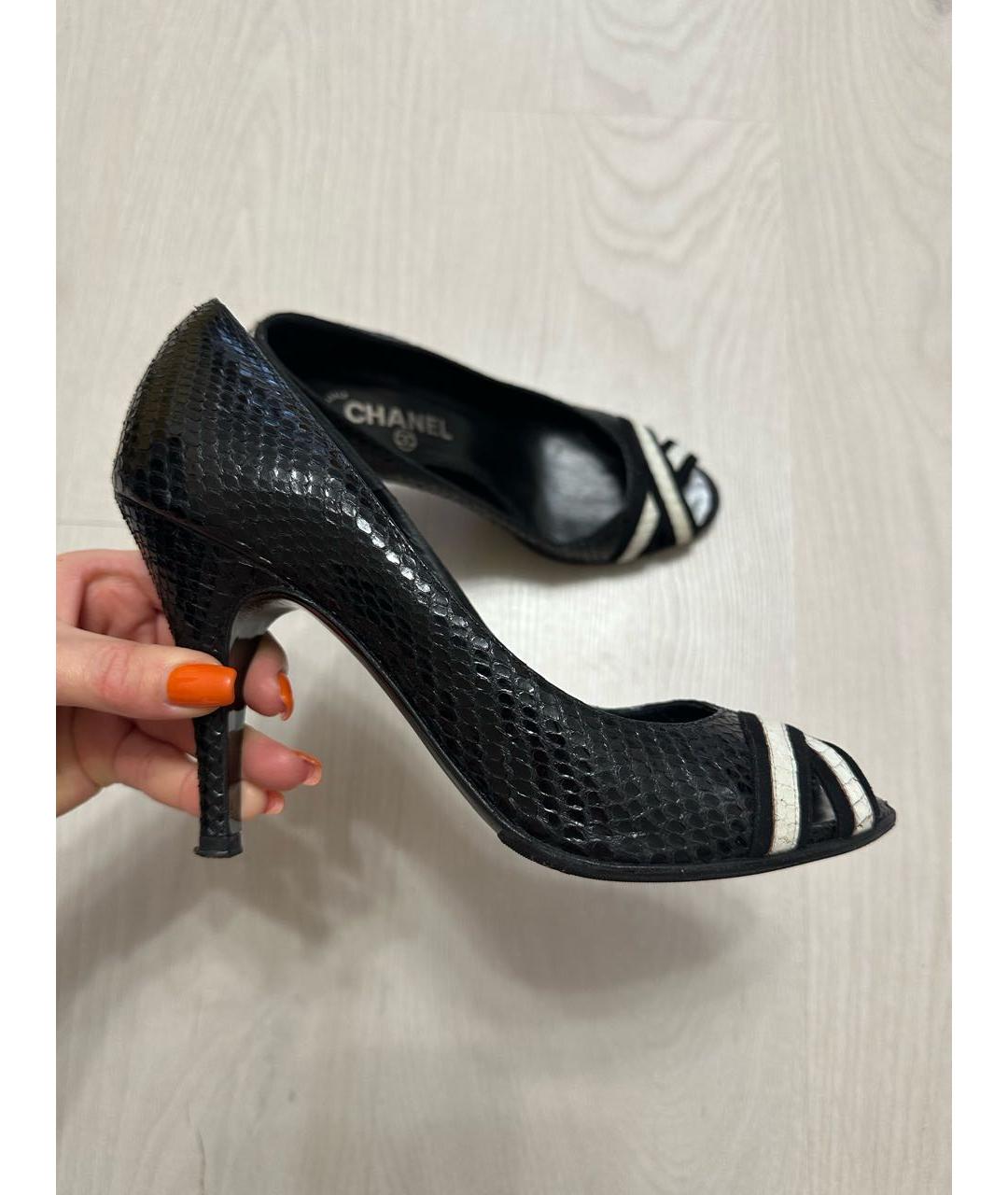 CHANEL PRE-OWNED Черные туфли из экзотической кожи, фото 6