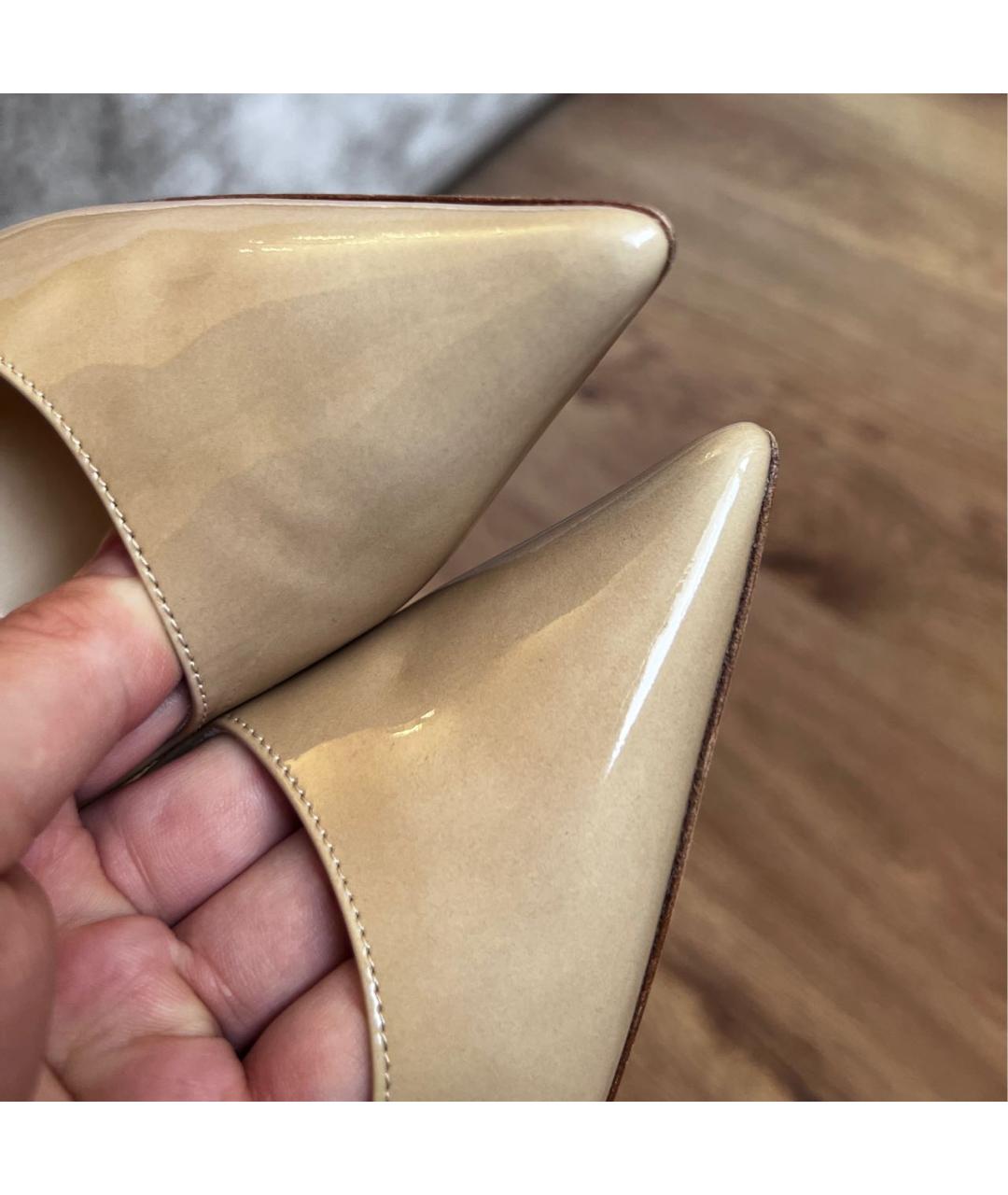 JIMMY CHOO Бежевые туфли из лакированной кожи, фото 2