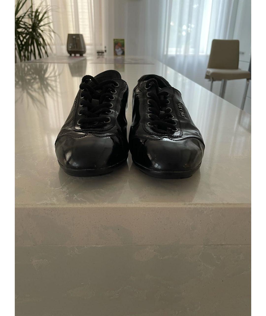 PRADA Черные кроссовки из лакированной кожи, фото 2