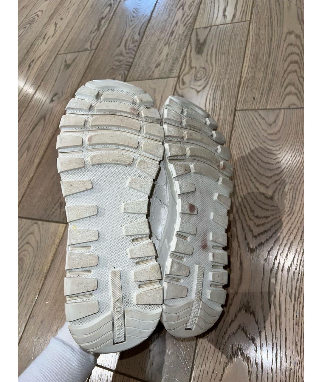 PRADA Белые низкие кроссовки / кеды из экзотической кожи, фото 5