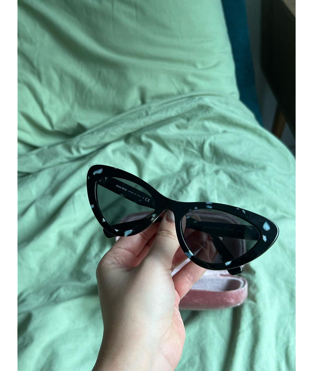 MIU MIU Черные пластиковые солнцезащитные очки, фото 3