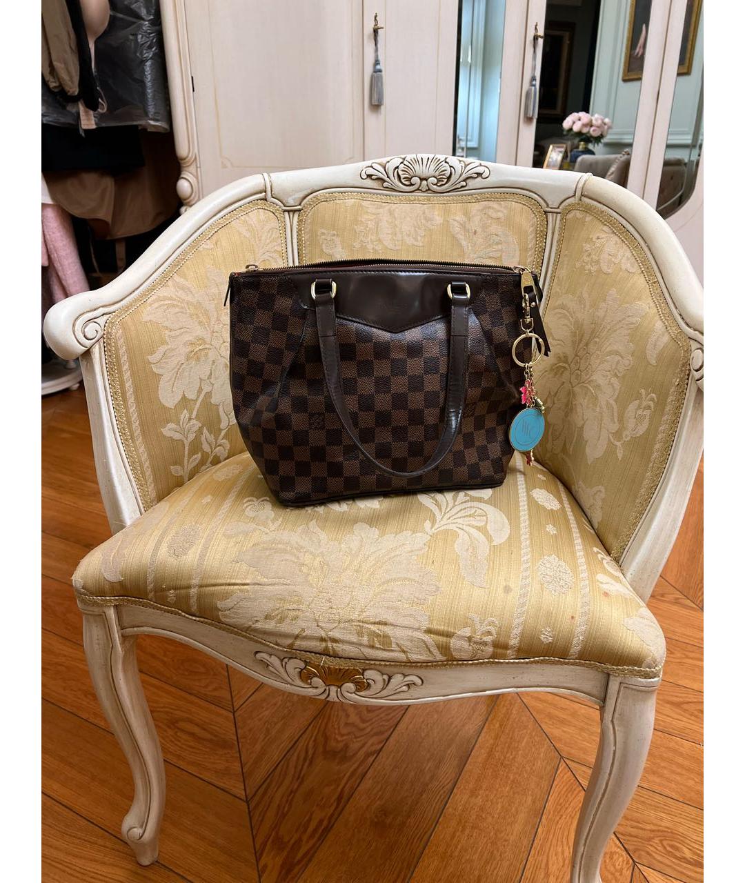 LOUIS VUITTON Коричневая кожаная сумка с короткими ручками, фото 3