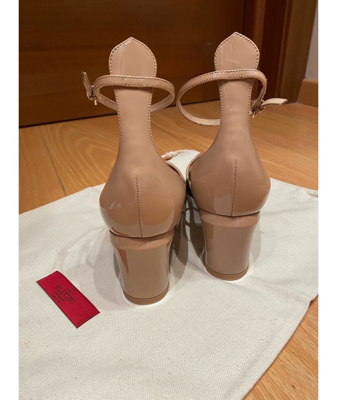 VALENTINO Бежевые туфли из лакированной кожи, фото 4
