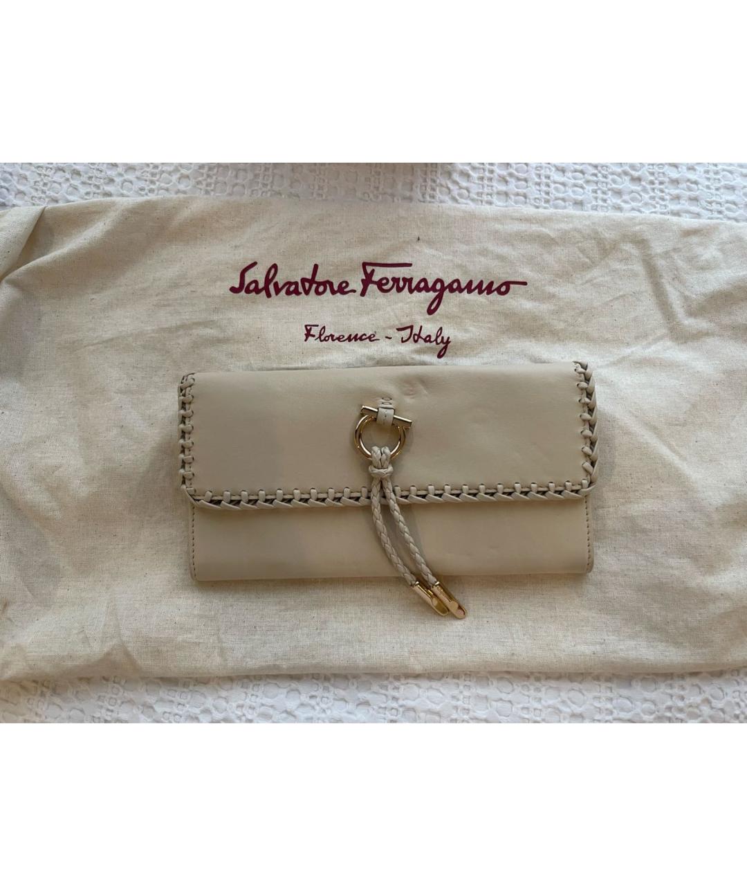 SALVATORE FERRAGAMO Бежевый кожаный кошелек, фото 4