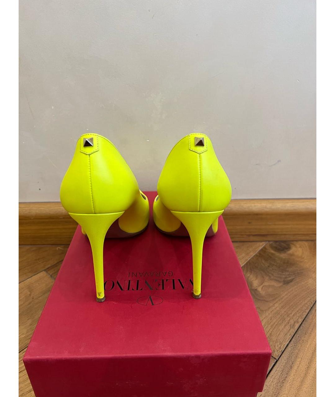 VALENTINO Желтые кожаные туфли, фото 2