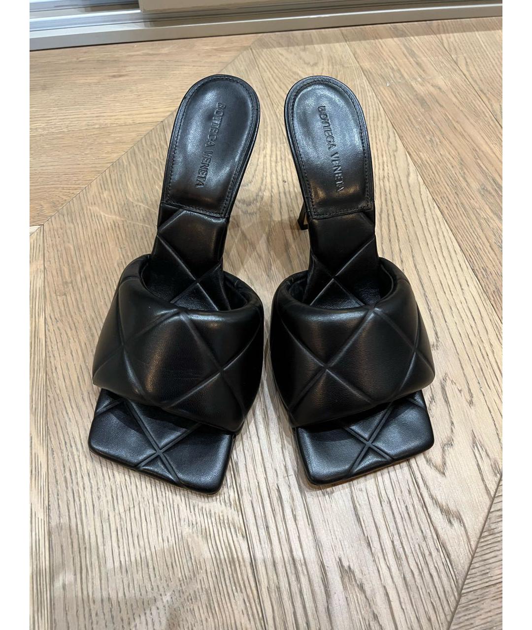 BOTTEGA VENETA Черные кожаные мюли, фото 2