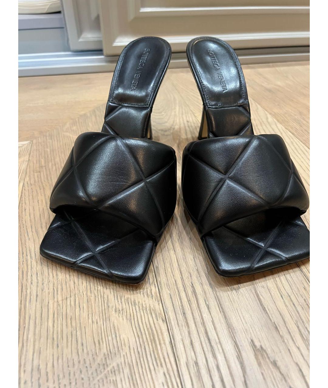 BOTTEGA VENETA Черные кожаные мюли, фото 5