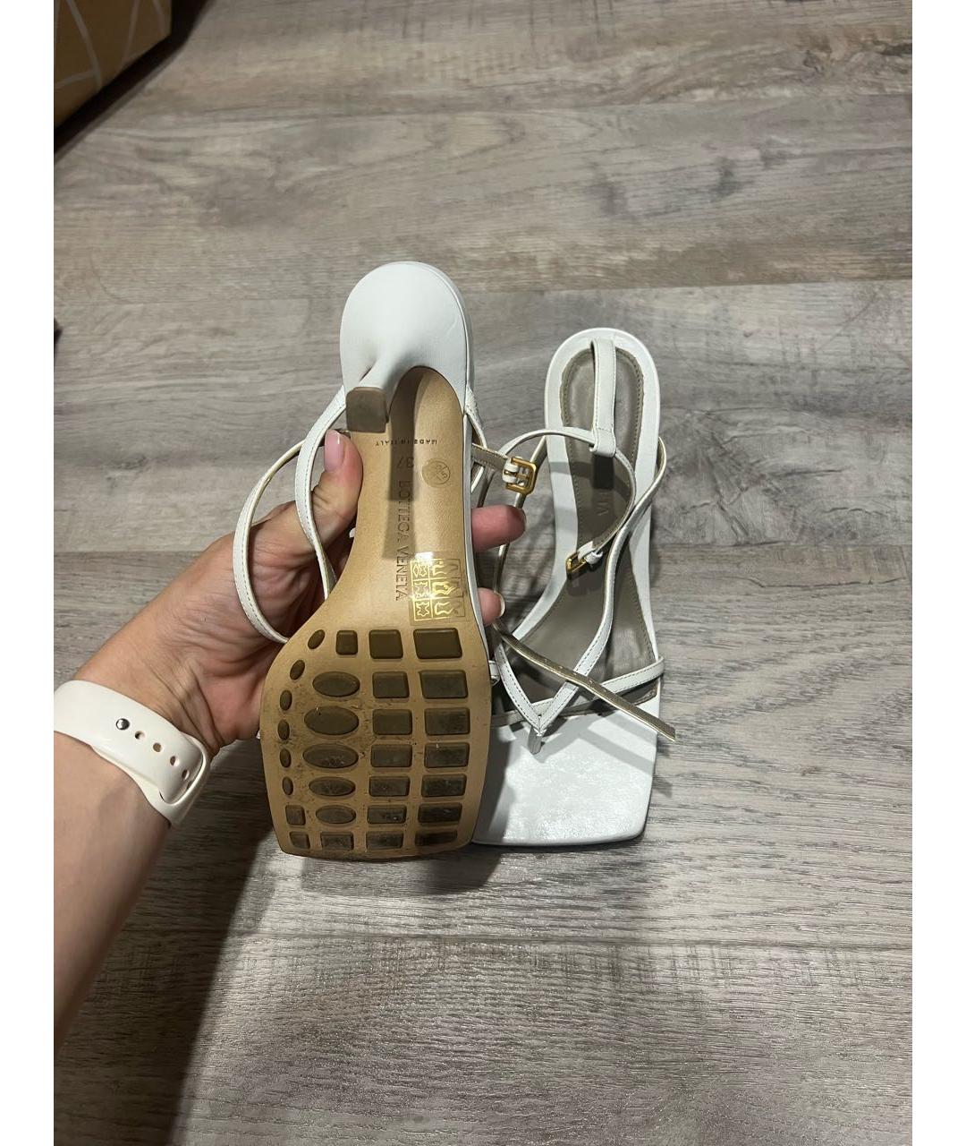 BOTTEGA VENETA Белые кожаные босоножки, фото 4