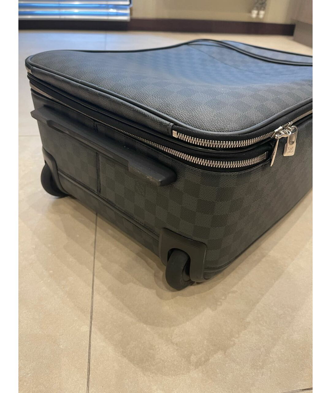 LOUIS VUITTON PRE-OWNED Серый кожаный чемодан, фото 3