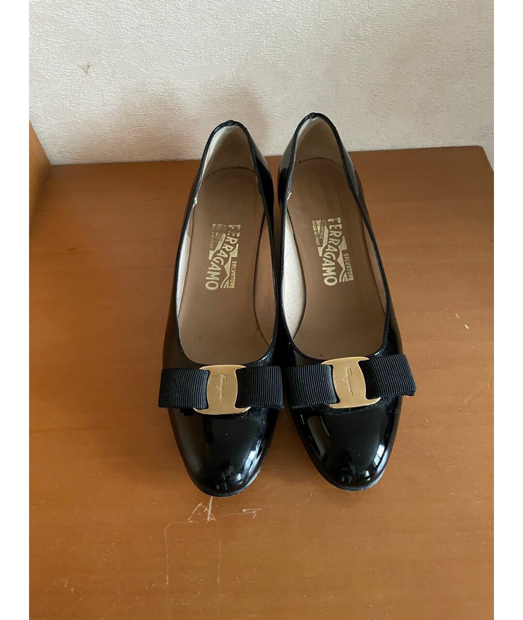 SALVATORE FERRAGAMO Черные туфли из лакированной кожи, фото 2