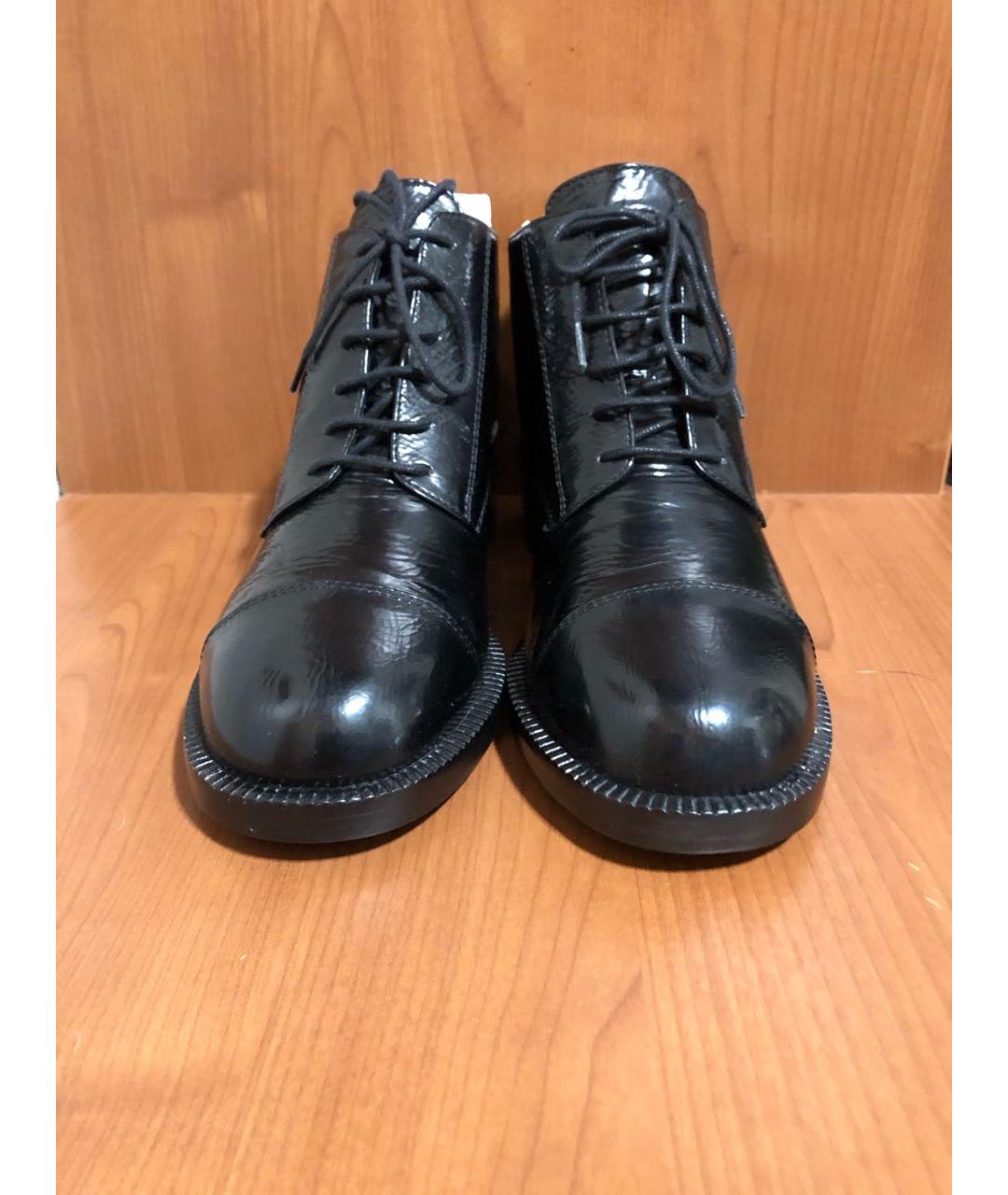 CHANEL Черные ботинки из лакированной кожи, фото 2