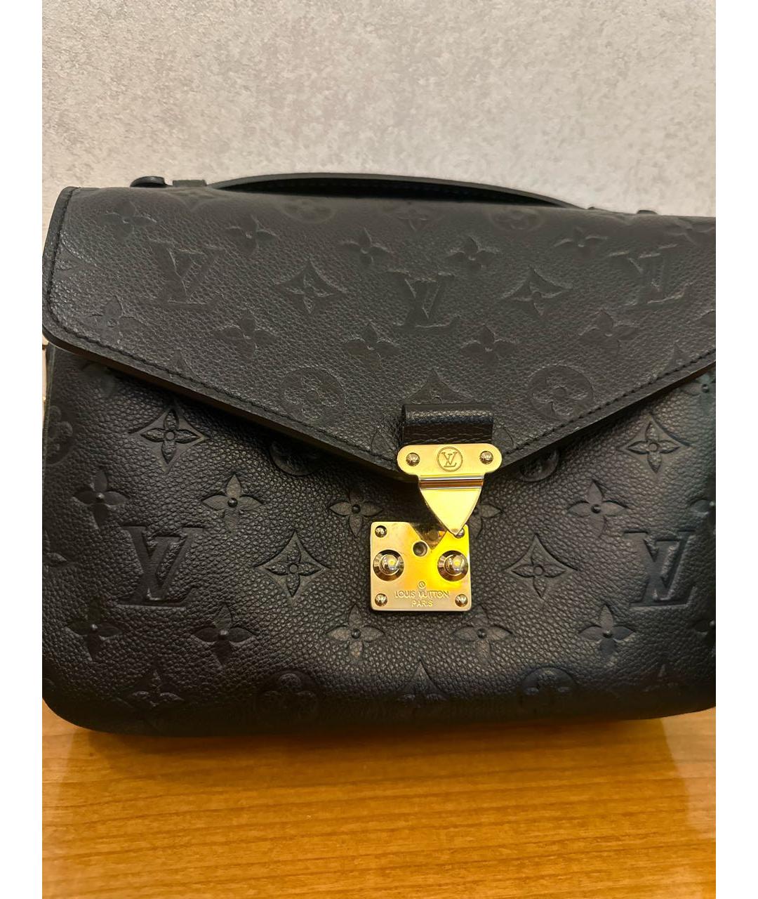 LOUIS VUITTON Черная кожаная сумка через плечо, фото 5