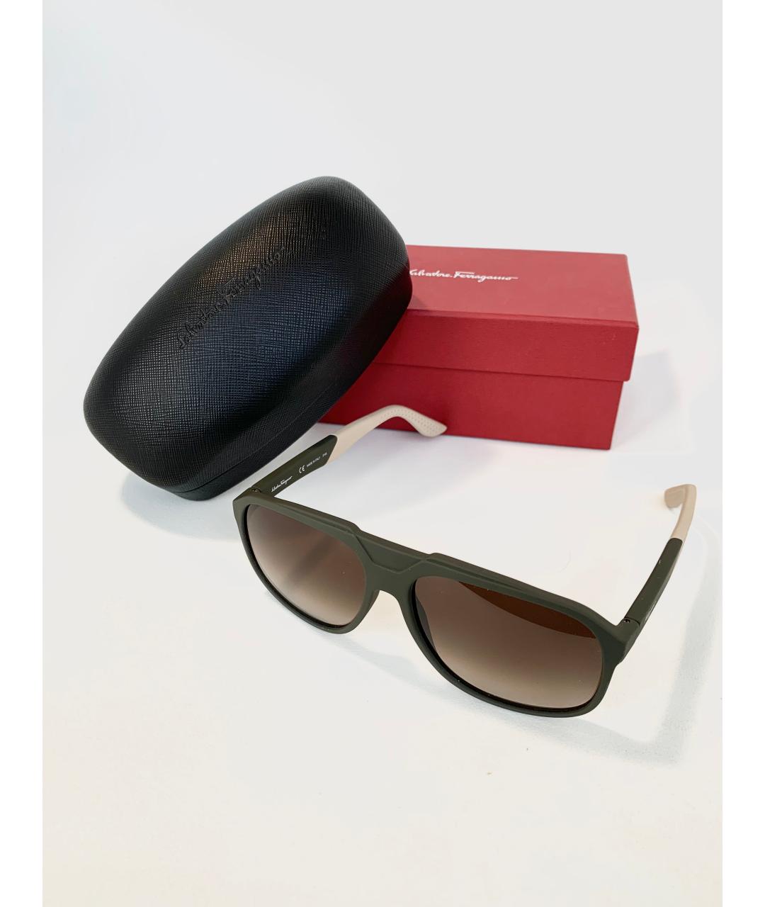 FERRAGAMO Хаки пластиковые солнцезащитные очки, фото 2