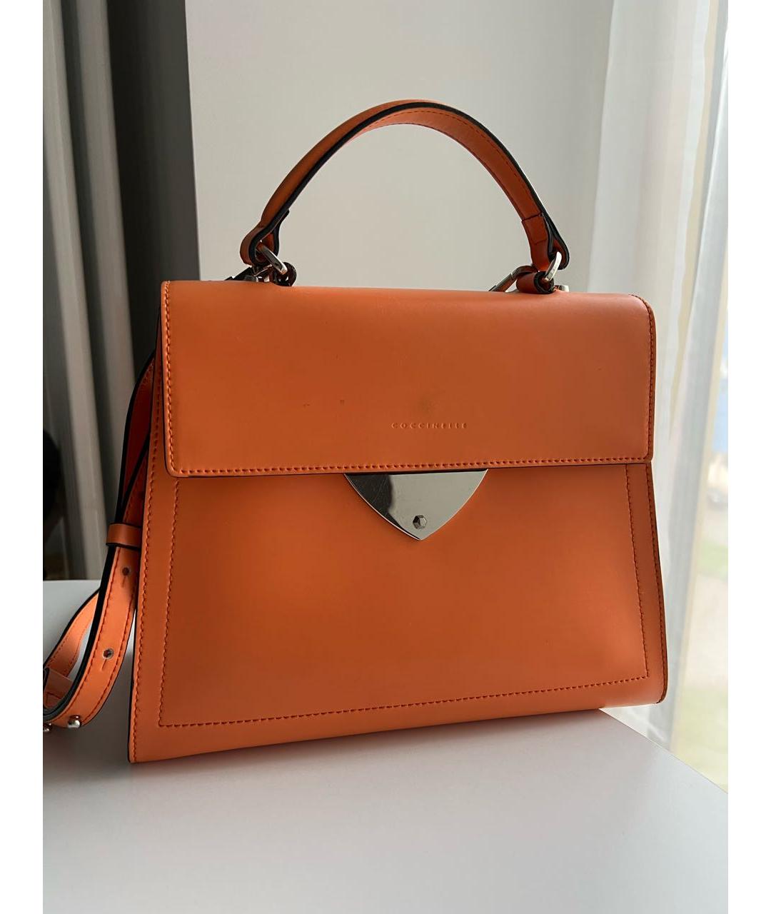 COCCINELLE Оранжевая кожаная сумка с короткими ручками, фото 9