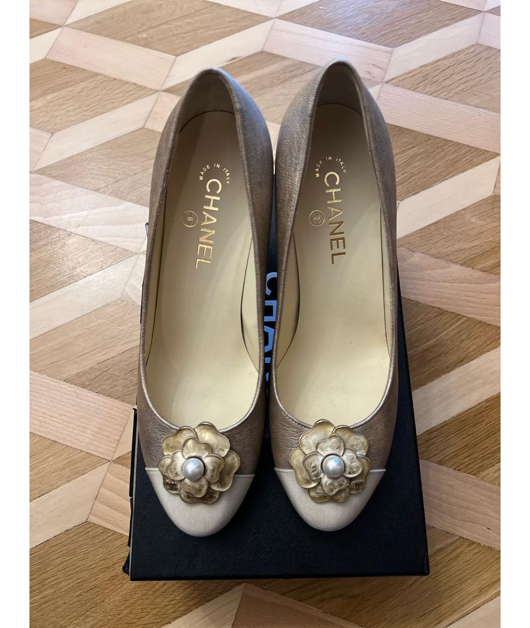 CHANEL PRE-OWNED Золотые кожаные туфли, фото 3