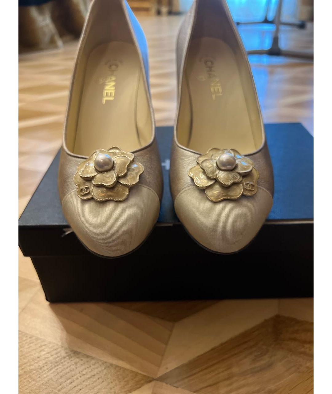 CHANEL PRE-OWNED Золотые кожаные туфли, фото 6